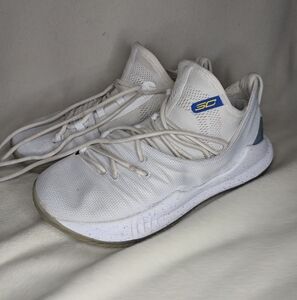 Under Armour Curry 5 Low Triple White Size 4.5Y